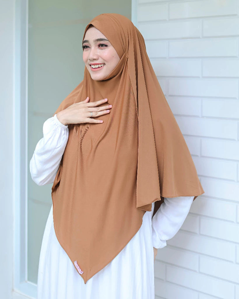 Bella Alisha Slip-On Hijab Kagumi Model Almond