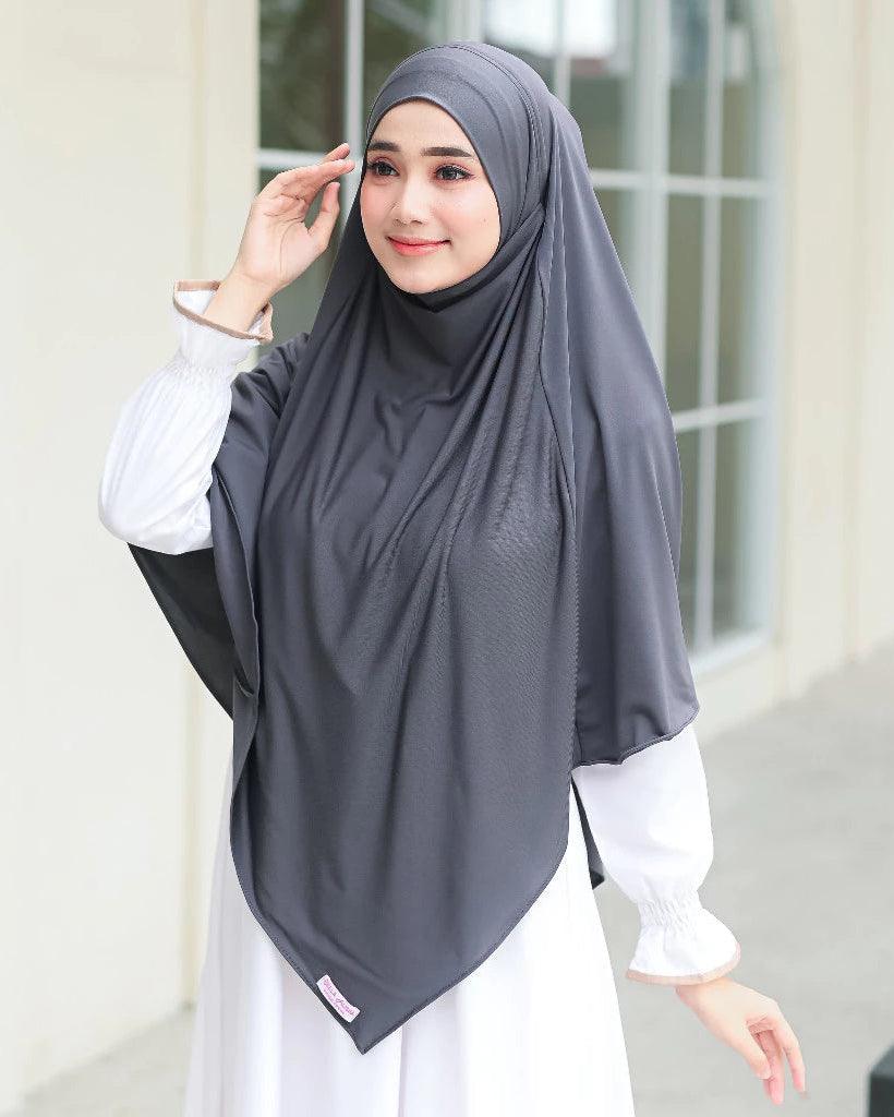 Bella Alisha Slip-On Hijab Kagumi Model Dark Grey