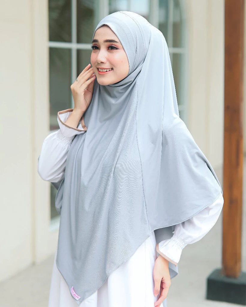 Bella Alisha Slip-On Hijab Kagumi Model Light Grey